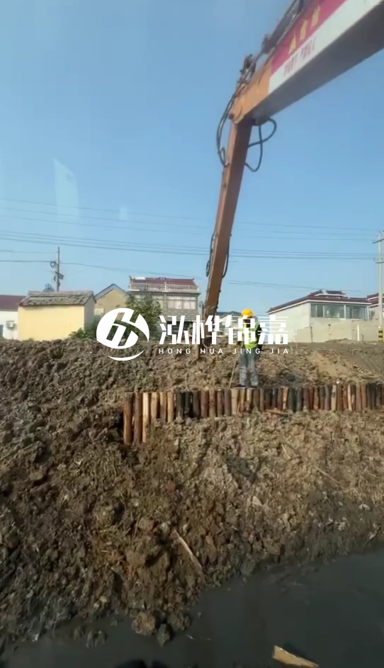 畢節(jié)市挖機(jī)打木樁專業(yè)施工-河道護(hù)坡木樁會(huì)不會(huì)腐爛？